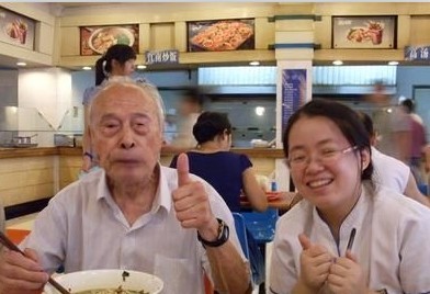 106岁教授爱玩电脑游戏 称是长寿秘方