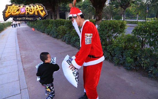 《魔力时代》玩转广州 圣诞老人疯狂派礼！