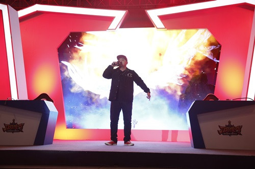 《刀塔传奇》图片正在拼命加载中 ~更多游戏,更多精彩,欢迎访问益玩手机游戏。益玩,一起玩!期待你的参与~